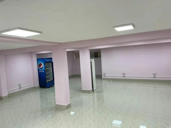 Tirane, jepet me qera ambjent biznesi Kati 0, 140 m² 650 € (Ali Demi)