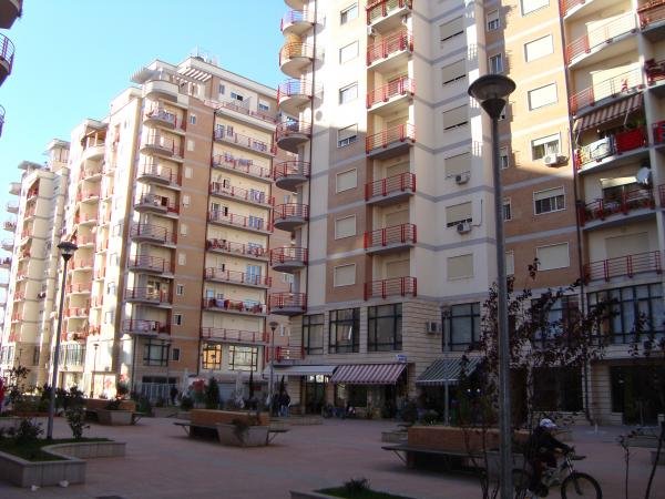 Tirane, jepet me qera apartament 1+1 Kati 2, 60 m² 400 € (Don Bosko)