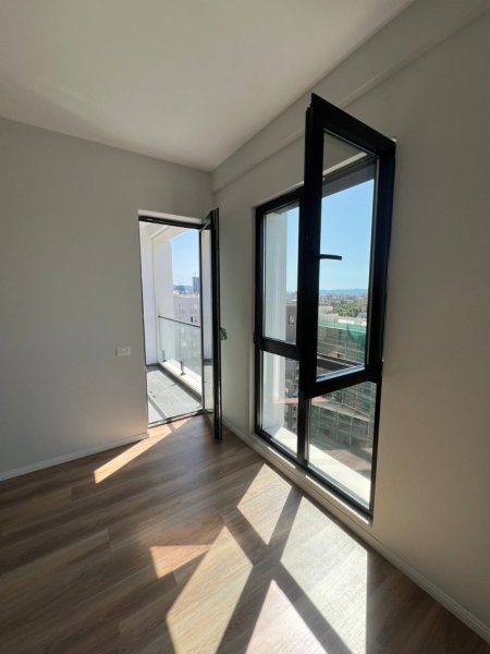 Tirane, jepet me qera zyre Kati 7, 90 m² 500 € (Kompleksi Arlis, prane Farmacise nr.10)