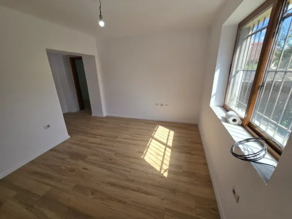 Tirane, shes apartament 2+1+Ballkon Kati 1, 81 m² 138.000 € (Ali Demi)