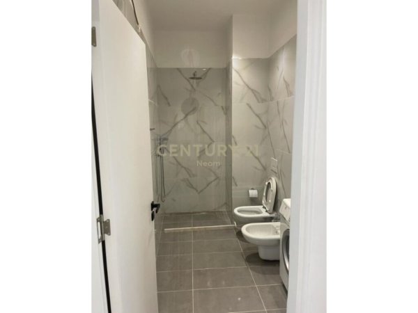 Tirane, jepet me qera apartament 1+1 Kati 2, 70 m² 500 € (liqen i thate)