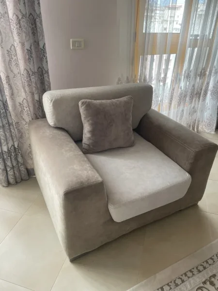 Tirane, shes Divane te perdorura ne gjendje shume te mire 200 €