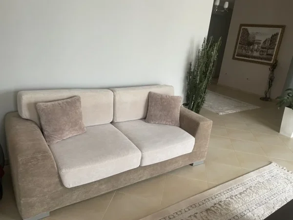 Tirane, shes Divane te perdorura ne gjendje shume te mire 200 €