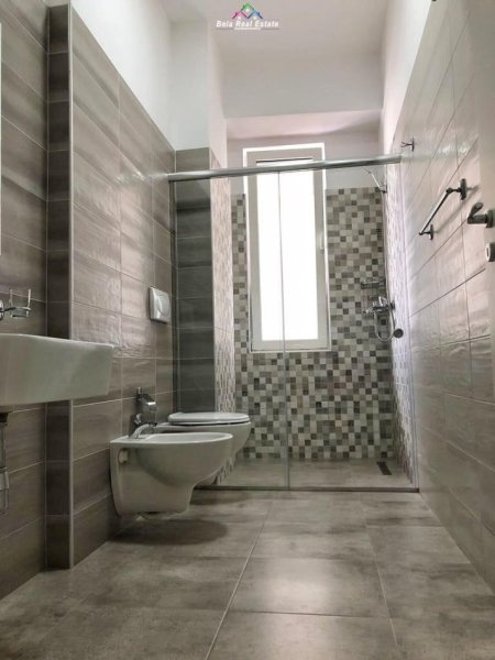 Tirane, jepet me qera apartament 1+1+Ballkon Kati 5, 60 m² 600 € (21 dhjetori)