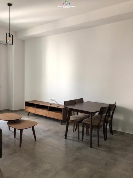 Tirane, jepet me qera apartament 1+1+Ballkon Kati 5, 60 m² 600 € (21 dhjetori)