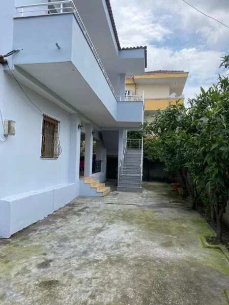 Tirane, jepet me qera 3+1+Ballkon Kati 2, 130 m² 500 € (Pero Kita)