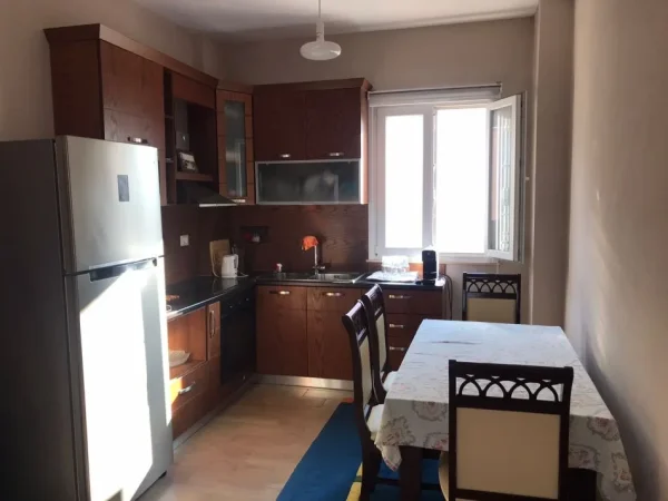Tirane, shitet apartament 2+1+Ballkon Kati 3, 105 m² 105.000 € (Selite)