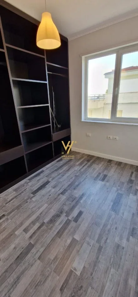 Tirane, shitet apartament 2+1+Ballkon Kati 4, 102 m² 210.000 € (KOPSHTI ZOOLOGJIK)