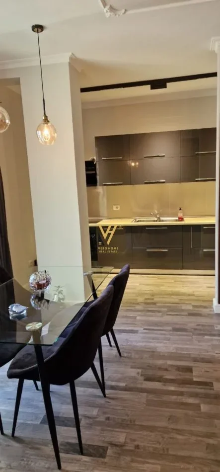 Tirane, shitet apartament 2+1+Ballkon Kati 4, 102 m² 210.000 € (KOPSHTI ZOOLOGJIK)