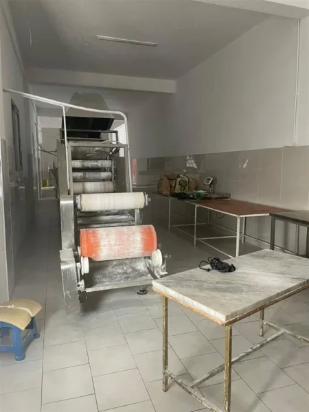Tirane, jepet me qera ambjent biznesi Kati 0, 135 m² 700 € (Yzberisht)