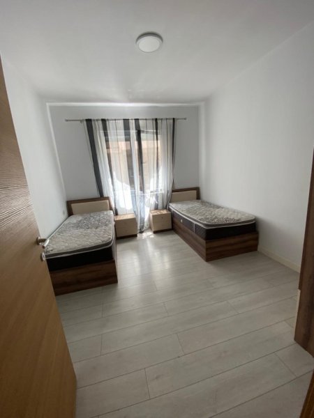 Tirane, jepet me qera apartament 2+1+Ballkon Kati 1, 90 m² 600 € (RRUGA PETI)