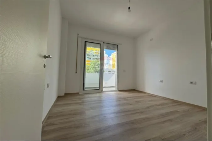 Tirane, jepet me qera apartament 2+1 Kati 2, 82 m² 390 € (Benjamin Kruta)