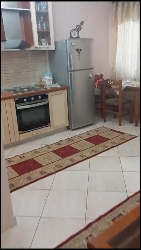 Tirane, jepet me qera apartament 1+1+Aneks+Ballkon Kati 2, 75 m² 490 € (Medreseja)