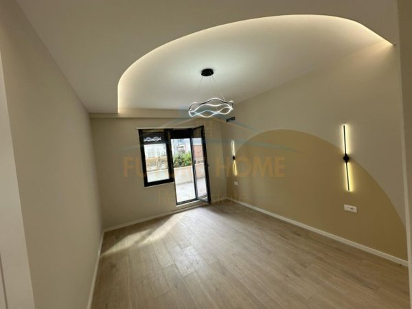 Tirane, shitet apartament 2+1+2 Kati 2, 113 m² 250.000 € (Pazari i Ri)