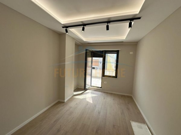 Tirane, shitet apartament 2+1+2 Kati 2, 113 m² 250.000 € (Pazari i Ri)