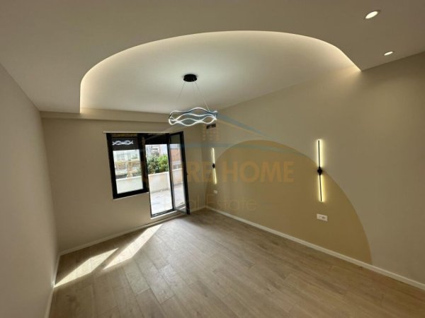 Tirane, shitet apartament 2+1+2 Kati 2, 113 m² 250.000 € (Pazari i Ri)