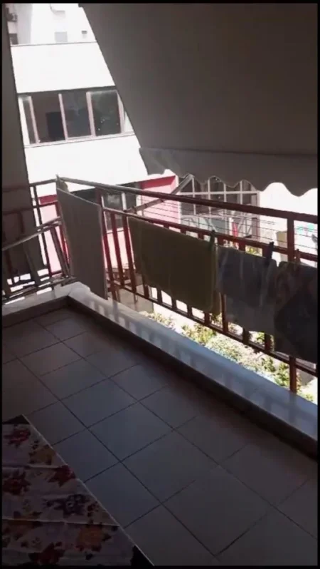 Tirane, jepet me qera apartament 1+1+Aneks+Ballkon Kati 2, 75 m² 490 € (Medreseja)