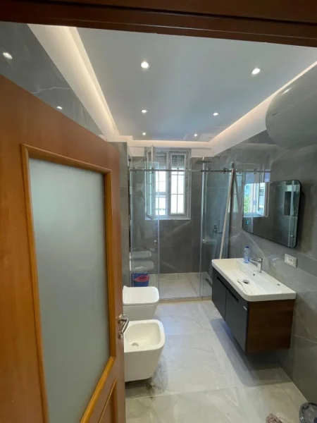 Tirane, shes apartament 2+1+Aneks+Ballkon Kati 3, 103 m² 178.000 € (Ish Stacioni Fundit Tirana E Re)