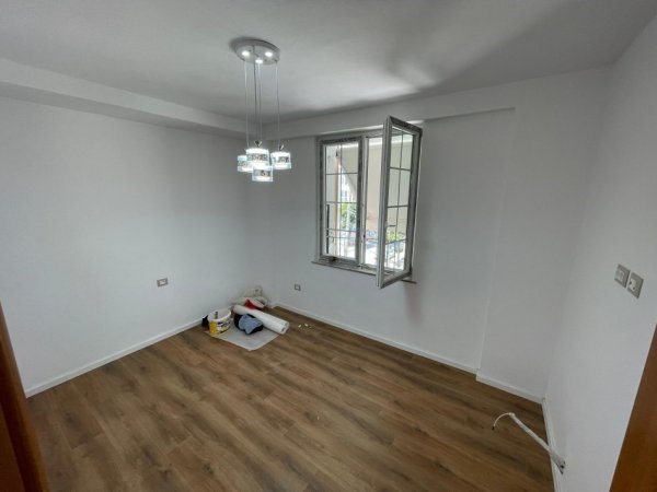 Tirane, shes apartament 2+1+Aneks+Ballkon Kati 3, 103 m² 178.000 € (Ish Stacioni Fundit Tirana E Re)
