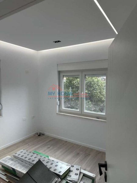 Tirane, jepet me qera zyre Kati 4, 62 m² 800 € (Bllok)