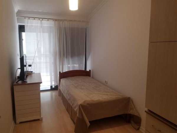 Tirane, jepet me qera apartament 2+1+Aneks+Ballkon Kati 3, 112 m² 800 € (BLLOK KAFE ROMA)