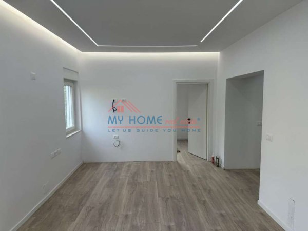 Tirane, jepet me qera zyre Kati 4, 62 m² 800 € (Bllok)