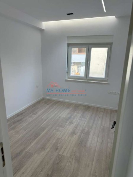 Tirane, jepet me qera zyre Kati 4, 62 m² 800 € (Bllok)