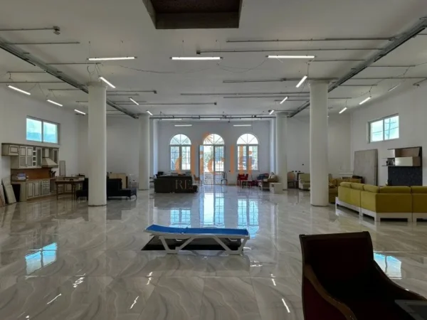 Tirane, jepet me qera ambjent biznesi , 1.520 m² 3.500 € 