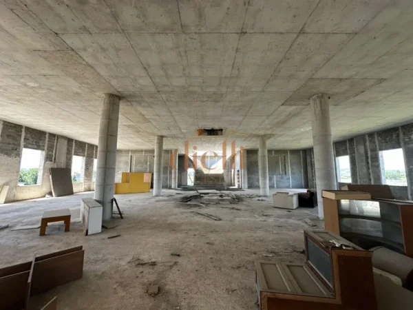 Tirane, jepet me qera ambjent biznesi , 1.520 m² 3.500 € 