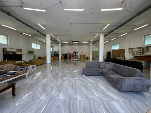 Tirane, jepet me qera ambjent biznesi , 1.520 m² 3.500 € 