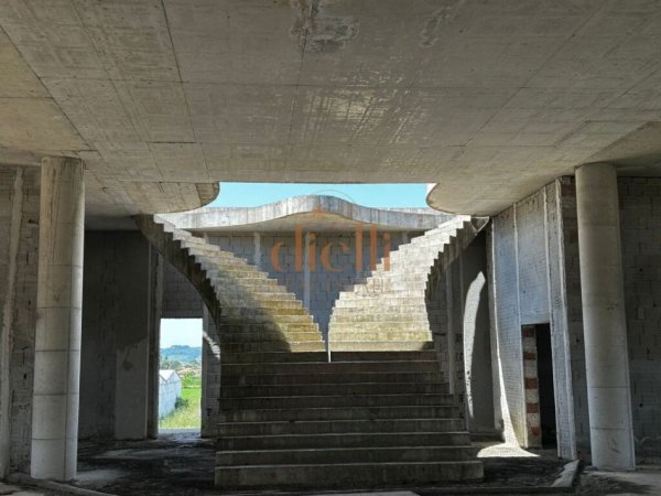 Tirane, jepet me qera ambjent biznesi , 1.520 m² 3.500 € 