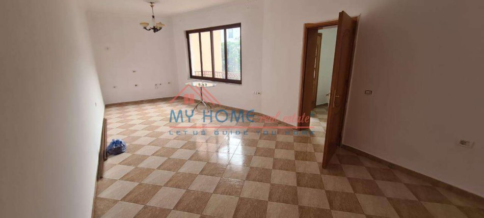 Tirane, jepet me qera Vile 5+1+Ballkon , 258 m² 1.900 € (Rruga Fortuzi)