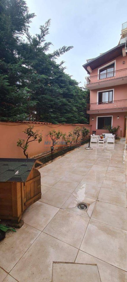 Tirane, jepet me qera Vile 5+1+Ballkon , 258 m² 1.900 € (Rruga Fortuzi)