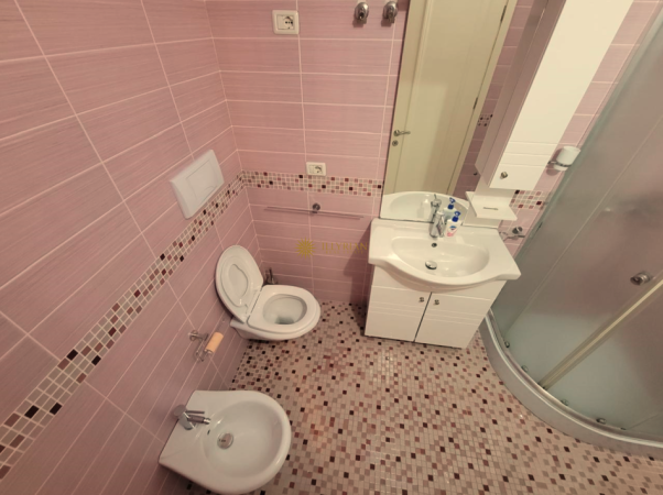 Tirane, jepet me qera apartament duplex Dublex Kati 6, 275 m² 1300 € (prane Fakultetit Juridik, Sheshi Willson.)