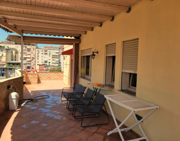 Tirane, jepet me qera apartament duplex Dublex Kati 6, 275 m² 1300 € (prane Fakultetit Juridik, Sheshi Willson.)