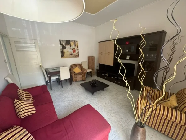 Tirane, jepet me qera zyre Kati 2, 100 m² 700 € (Sheshi Willson)