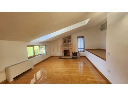 Tirane, jepet me qera Vile 3 Katshe Kati 4, 650 m² 