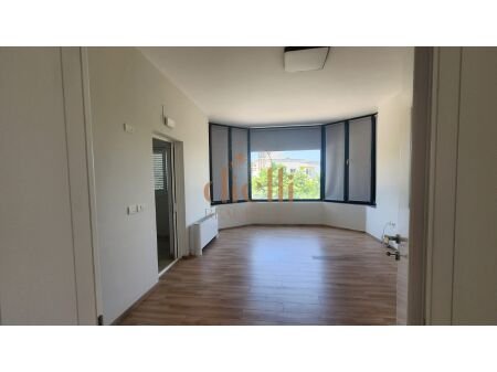 Tirane, jepet me qera Vile 3 Katshe Kati 4, 650 m² 