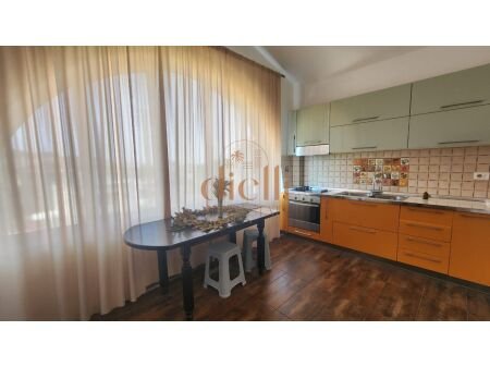 Tirane, jepet me qera Vile 3 Katshe Kati 4, 650 m² 