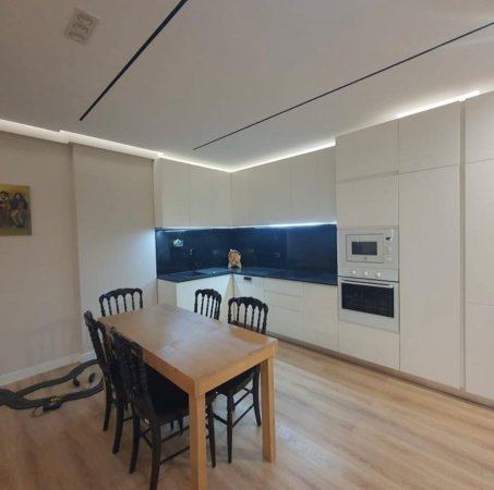 Tirane, jepet me qera apartament 2+1+Ballkon Kati 4, 110 m² 1.300 € (Rruga Kosovareve)
