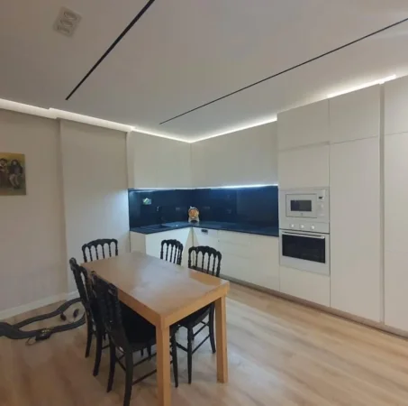 Tirane, jepet me qera apartament 2+1+Ballkon Kati 4, 110 m² 1.300 € (Rruga Kosovareve)