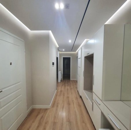 Tirane, jepet me qera apartament 2+1+Ballkon Kati 4, 110 m² 1.300 € (Rruga Kosovareve)