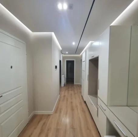 Tirane, jepet me qera apartament 2+1+Ballkon Kati 4, 110 m² 1.300 € (Rruga Kosovareve)