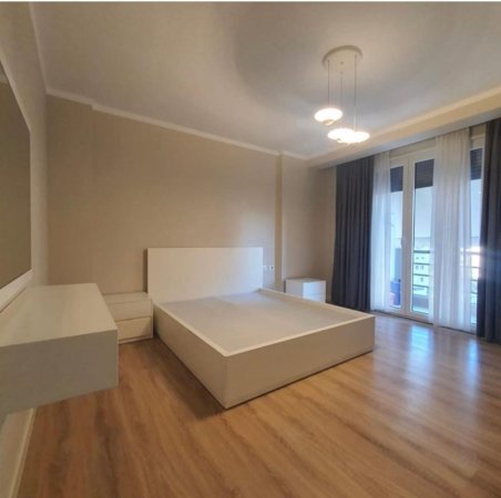 Tirane, jepet me qera apartament 2+1+Ballkon Kati 4, 110 m² 1.300 € (Rruga Kosovareve)