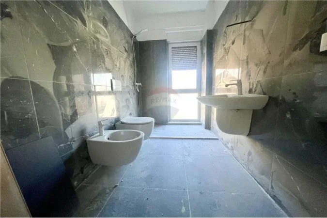 Tirane, shitet apartament 1+1 , 63 m² 102.500 € (Rruga Xhanfize Keko - Xhamlliku)