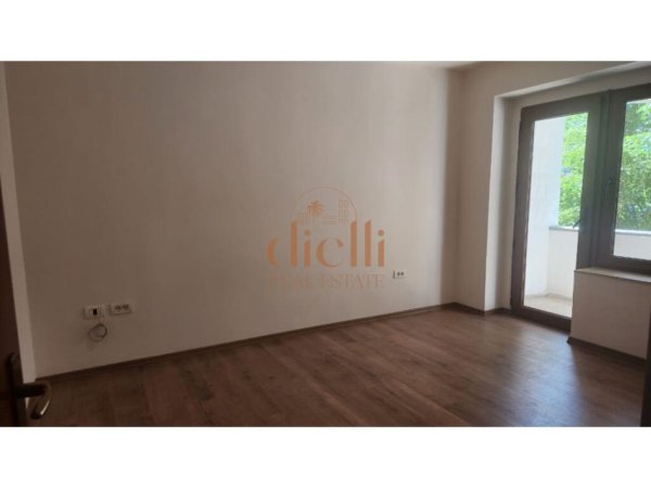 Tirane, jepet me qera zyre Kati 3, 600 €
