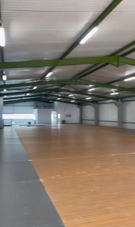 Tirane, jepet me qera magazine Kati 0, 1.700 m² 4.500 € (Vore afer City Park)