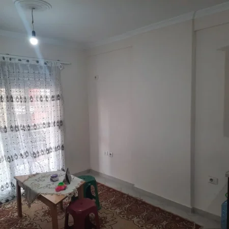 Tirane, jepet me qera apartament 1+1+Ballkon Kati 4, 54 m² 350 € (astir)