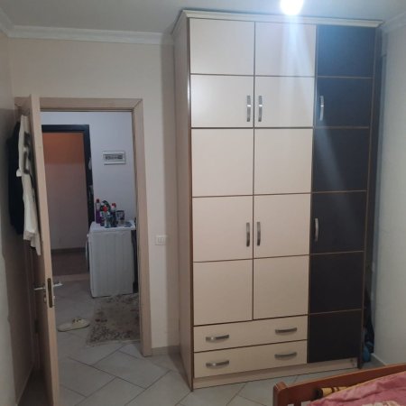 Tirane, jepet me qera apartament 1+1+Ballkon Kati 4, 54 m² 350 € (astir)