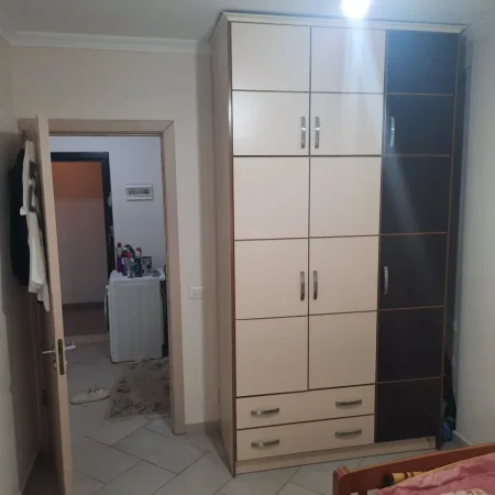 Tirane, jepet me qera apartament 1+1+Ballkon Kati 4, 54 m² 350 € (astir)